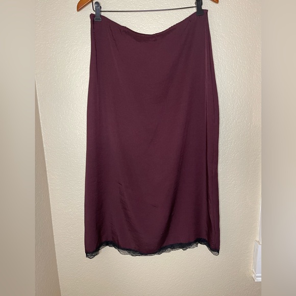 Suzanne Betro Burgundy Midi Skirt with Black Lace Trim Women’s Size Large - Picture 2 of 8